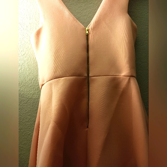 LOVE...ady .Beautiful dress size Small - Picture 4 of 6